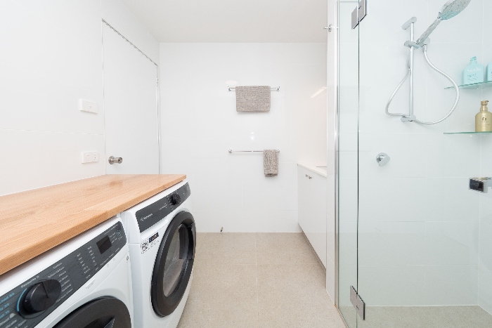 Full laundry washer and dryer